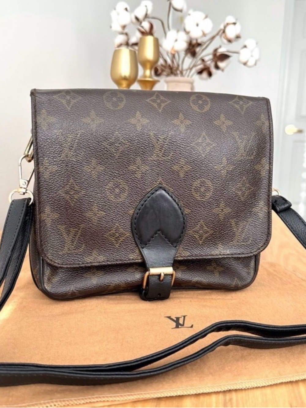 ✅AUTHENTIC✅LOUIS VUITTON CARTOUCHIERE MM